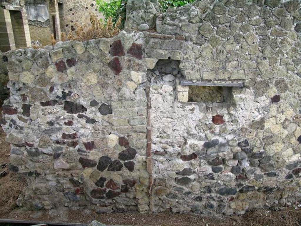 V.33, Herculaneum. May 2005. North wall of entrance corridor. Photo courtesy of Nicolas Monteix.